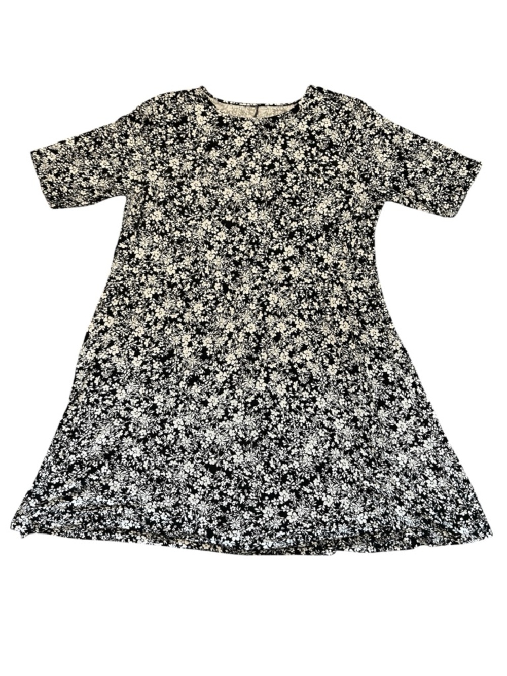 StJohn's Bay women's short-sleeve swing dress black and white floral pattern